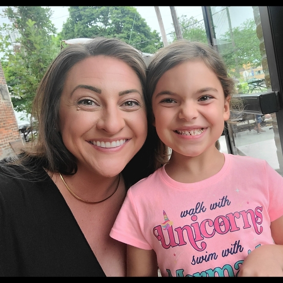 Meet your Posher, Halle 💕 - Picture 4 of 5